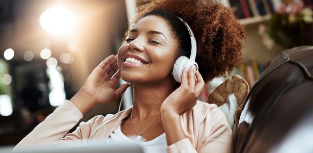 mulher-ouvindo-musica-1511535013801_v2_615x300